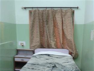 Radiant Ymca Tourist Hostel Варанаси Екстериор снимка