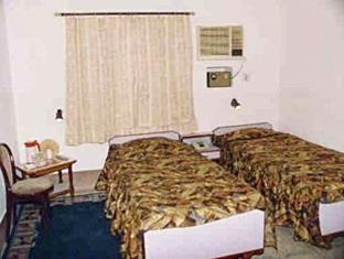 Radiant Ymca Tourist Hostel Варанаси Екстериор снимка