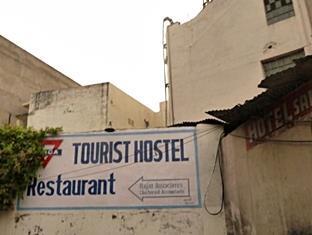 Radiant Ymca Tourist Hostel Варанаси Екстериор снимка