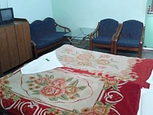 Radiant Ymca Tourist Hostel Варанаси Екстериор снимка
